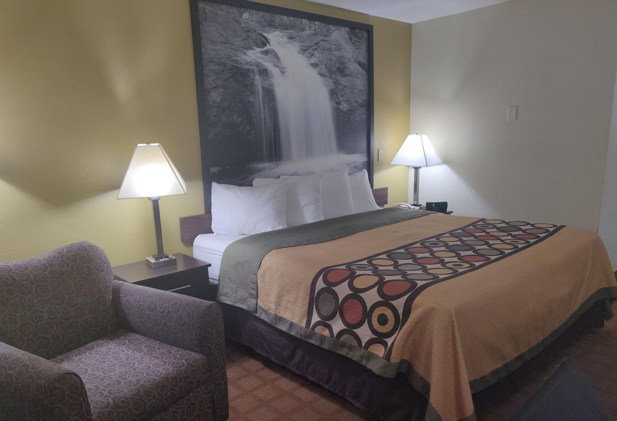 Super 8 By Wyndham Rice Hotel