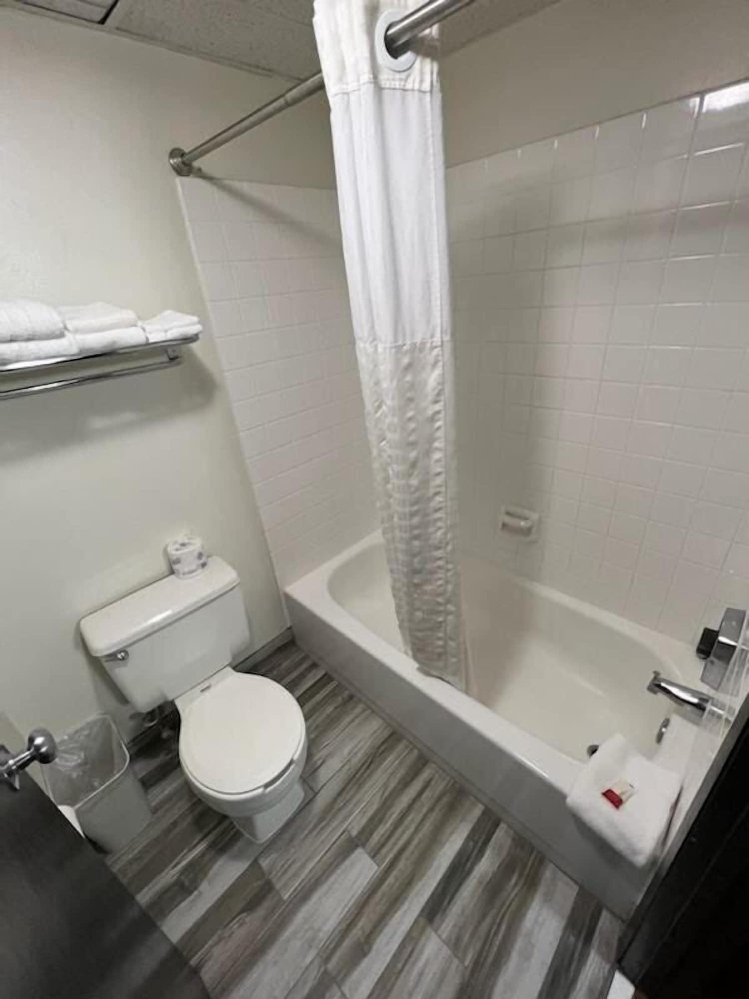 Super 8 By Wyndham Rice Hotel 2*