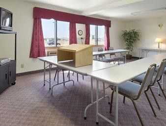Super 8 By Wyndham Rice Hotel 2*
