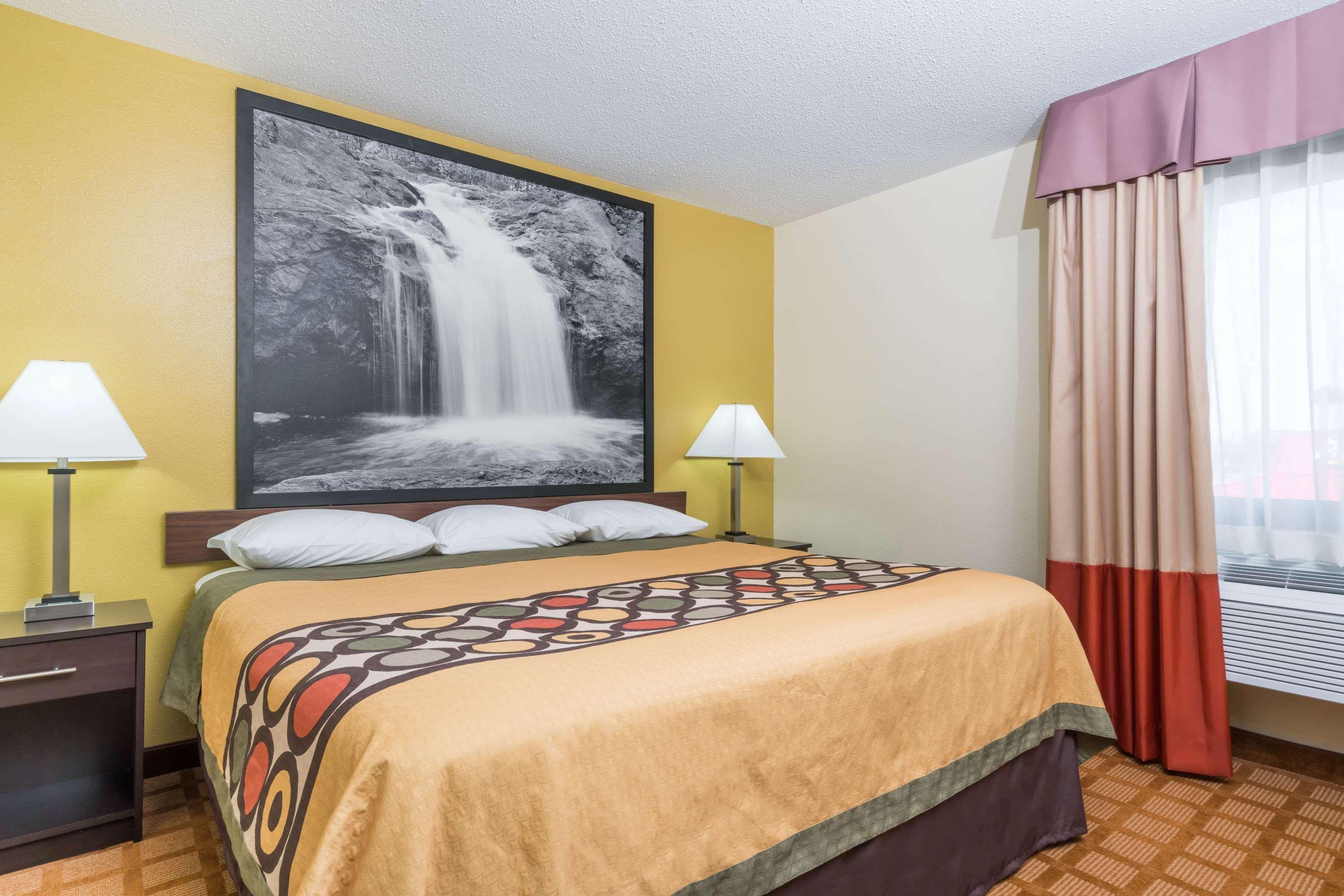 Super 8 By Wyndham Rice Hotel 2*