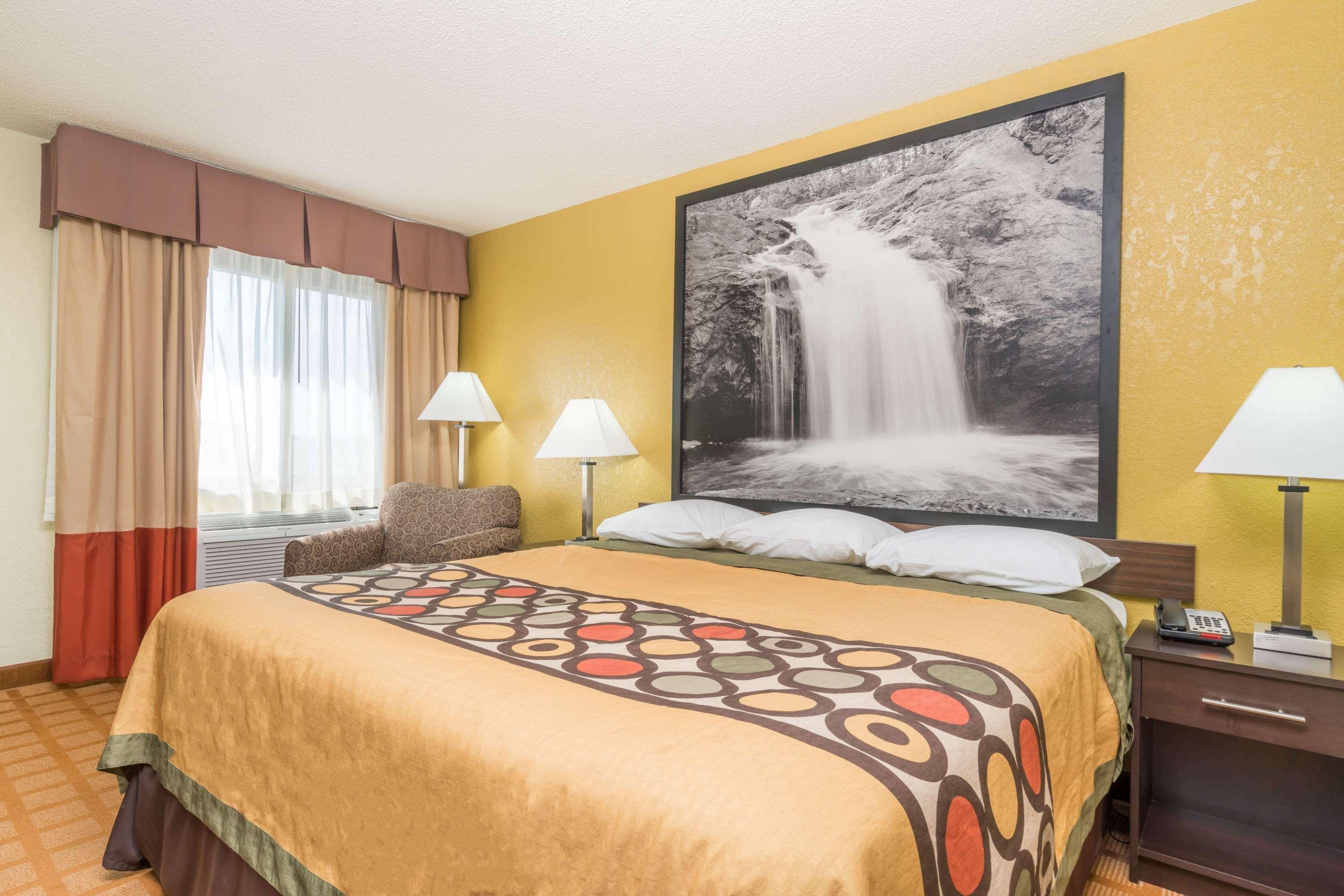 Super 8 By Wyndham Rice Hotel Rice Lake
