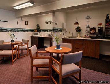 Super 8 By Wyndham Rice Hotel